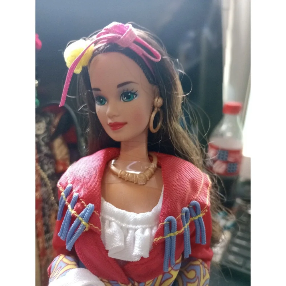 Vintage 1992 Dolls of the World Italian Barbie Mattel Brunette Folk Costume 2256
